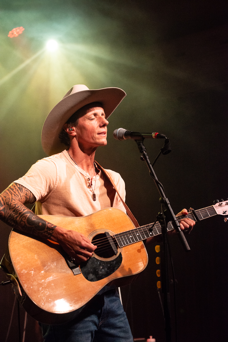 Sam Bettens - Coming Home @ De Casino, picture 11, photographed by Raf Van Daele - FrontView Magazine
