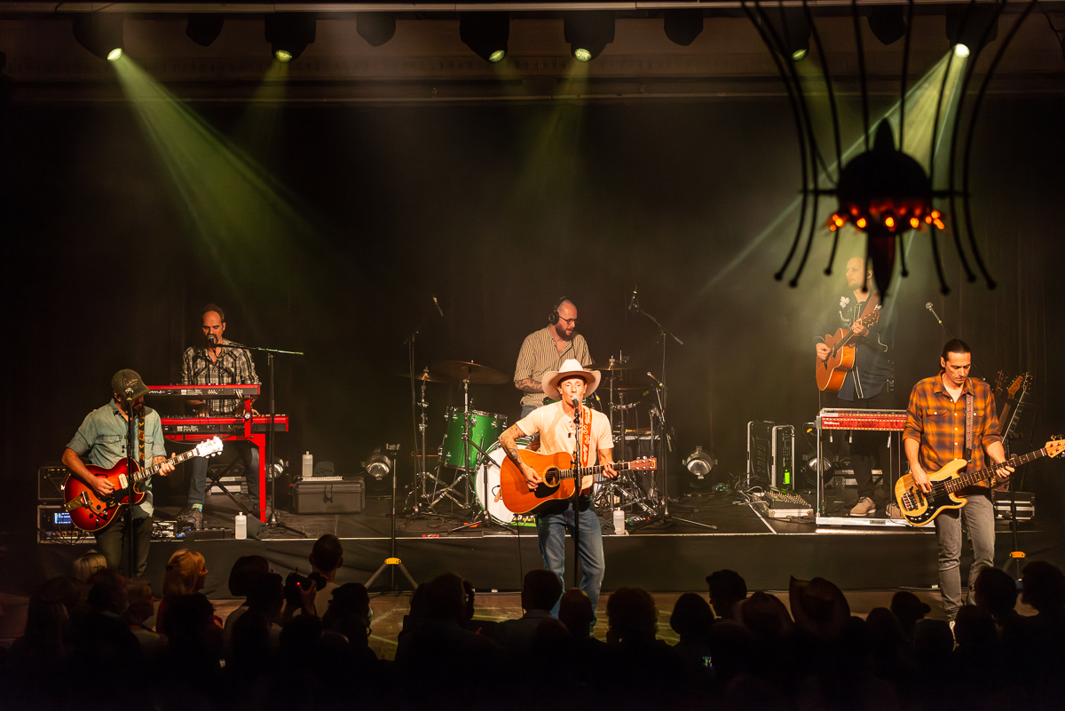 Sam Bettens - Coming Home @ De Casino, picture 15, photographed by Raf Van Daele - FrontView Magazine
