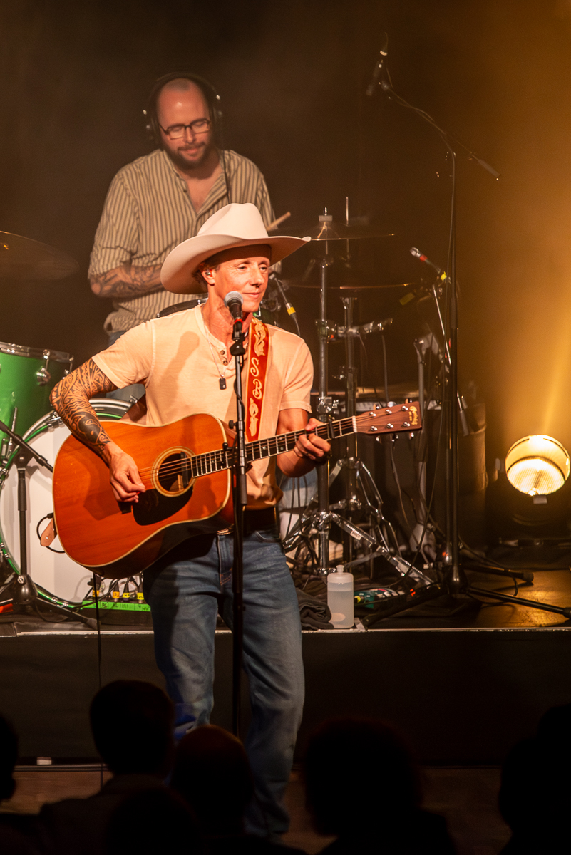 Sam Bettens - Coming Home @ De Casino, picture 16, photographed by Raf Van Daele - FrontView Magazine