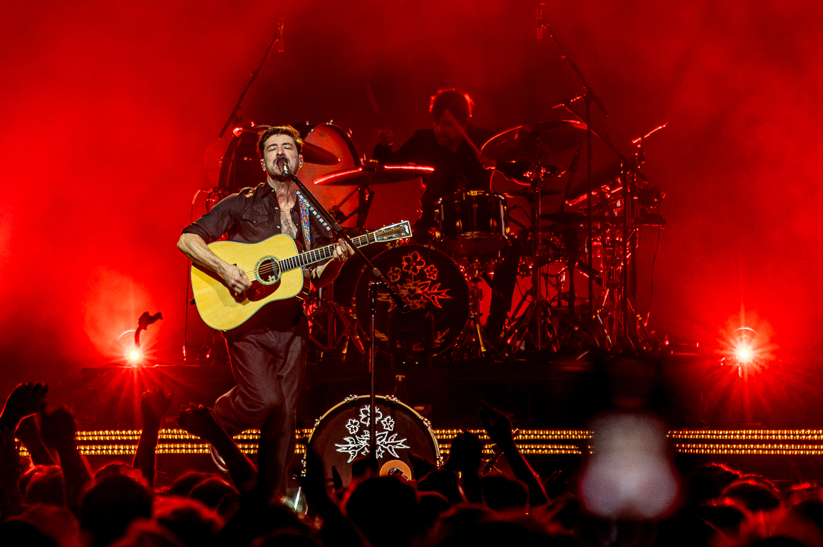 Mumford & Sons @ AFAS Dome, picture 4, photographed by Anoek Houben - FrontView Magazine