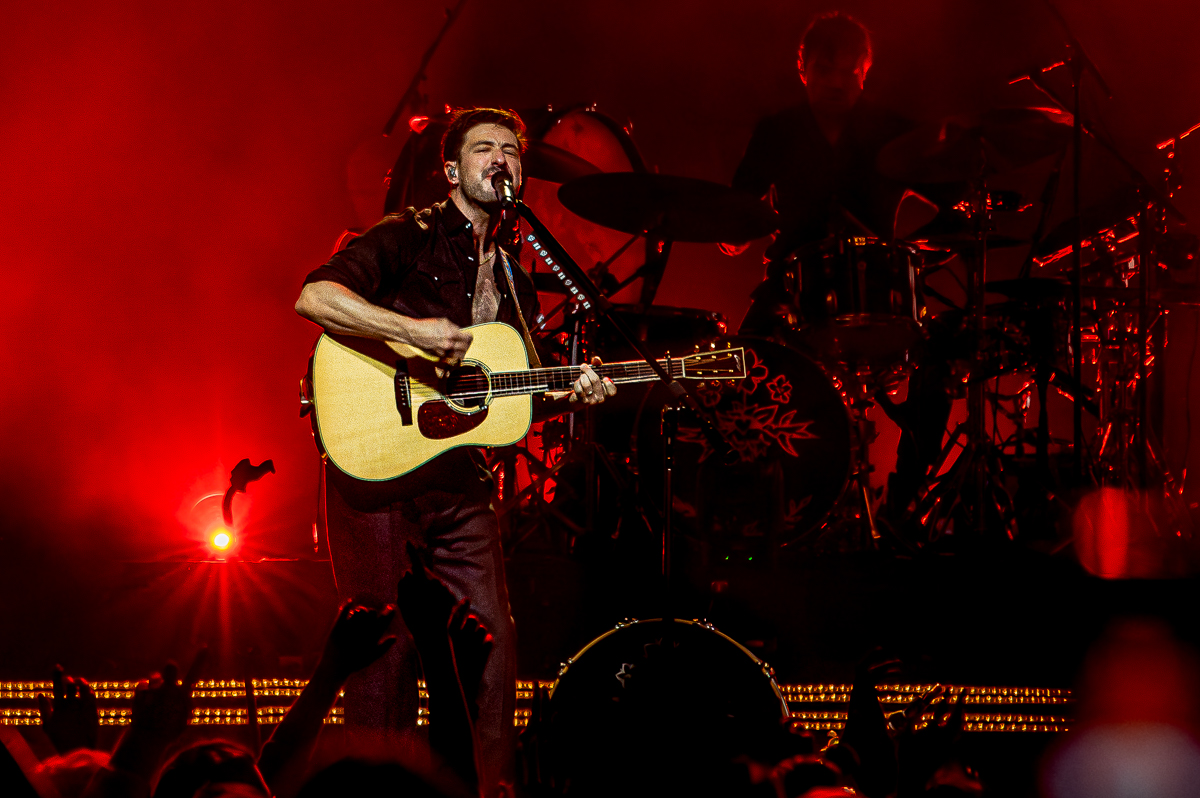 Mumford & Sons @ AFAS Dome, picture 7, photographed by Anoek Houben - FrontView Magazine