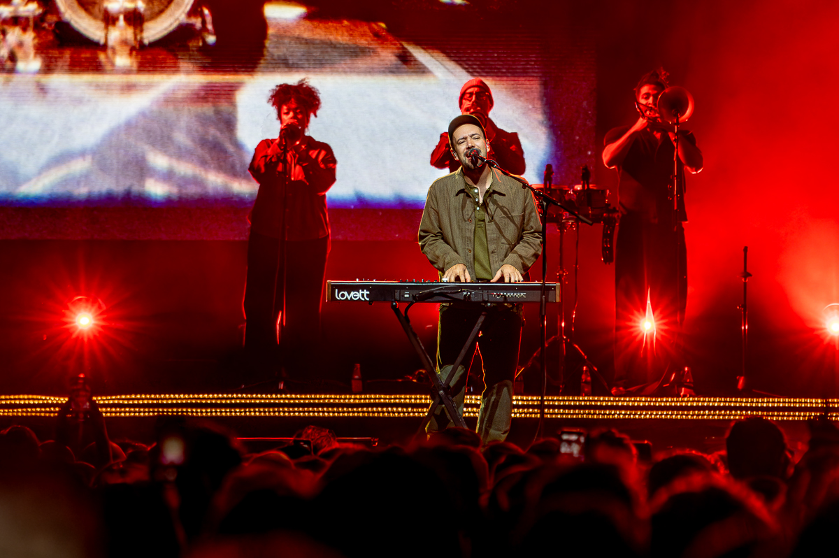 Mumford & Sons @ AFAS Dome, picture 8, photographed by Anoek Houben - FrontView Magazine