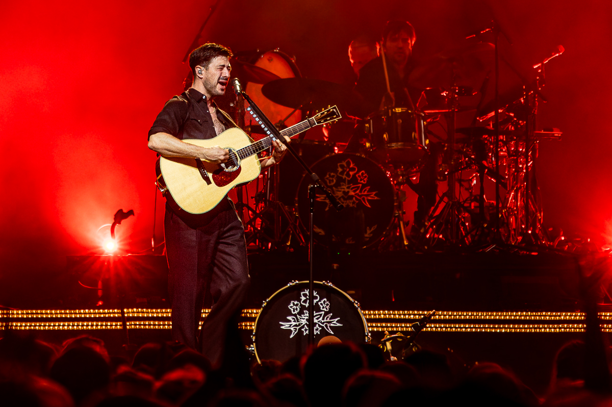 Mumford & Sons @ AFAS Dome, picture 10, photographed by Anoek Houben - FrontView Magazine