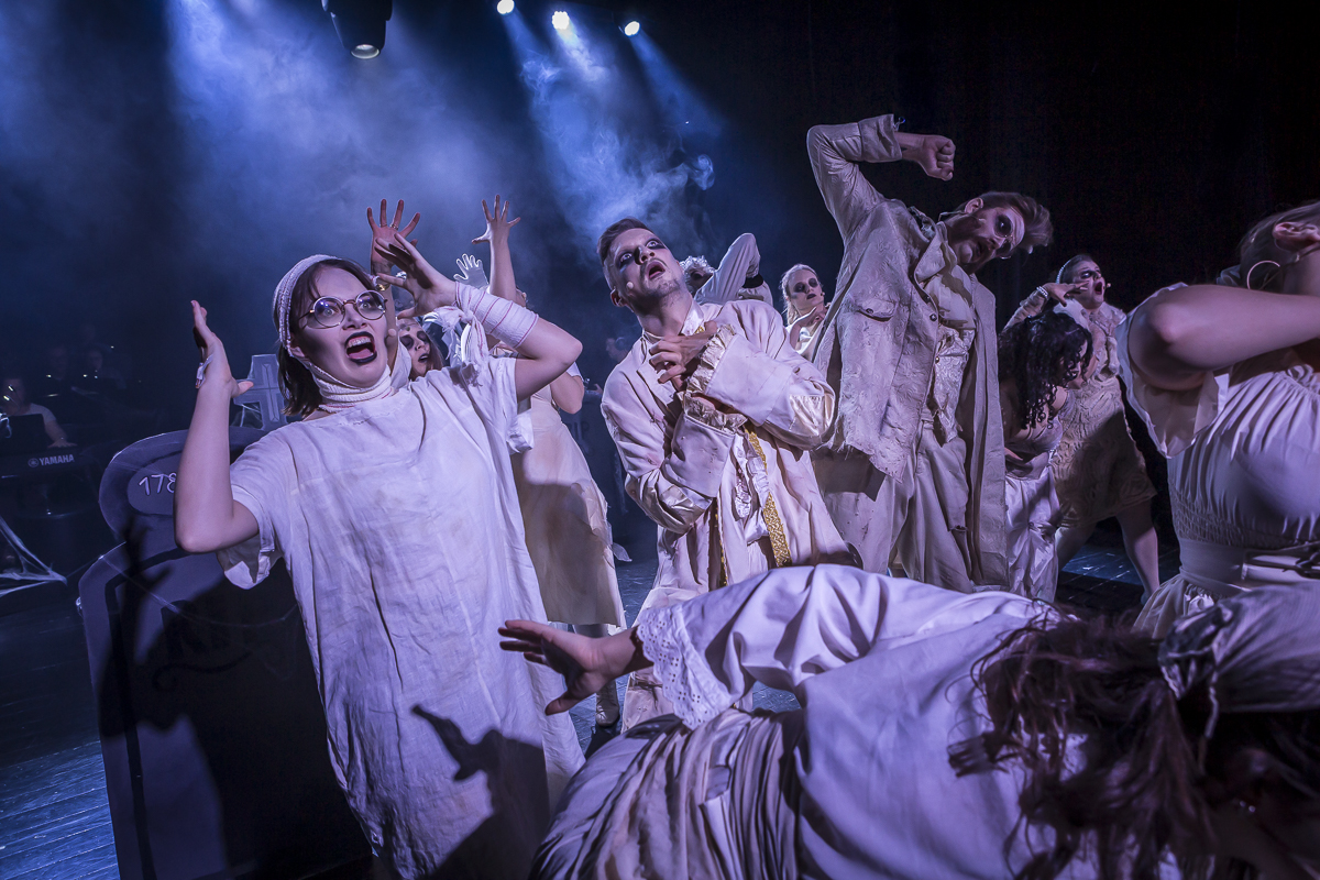 Musical The Addams Family @ CC Vredeberg, picture 3, photographed by Alex Wyckmans - FrontView Magazine