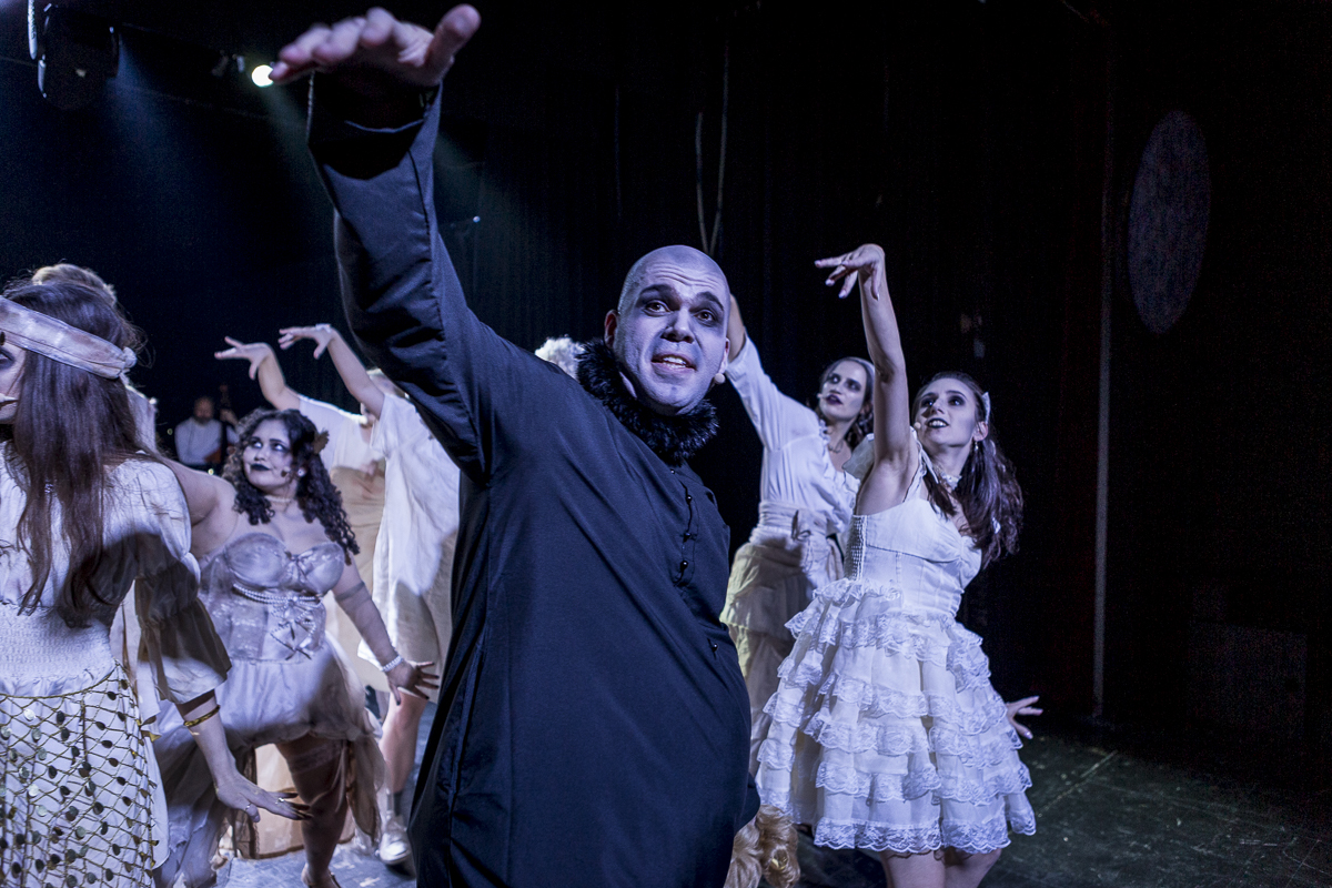 Musical The Addams Family @ CC Vredeberg, picture 4, photographed by Alex Wyckmans - FrontView Magazine