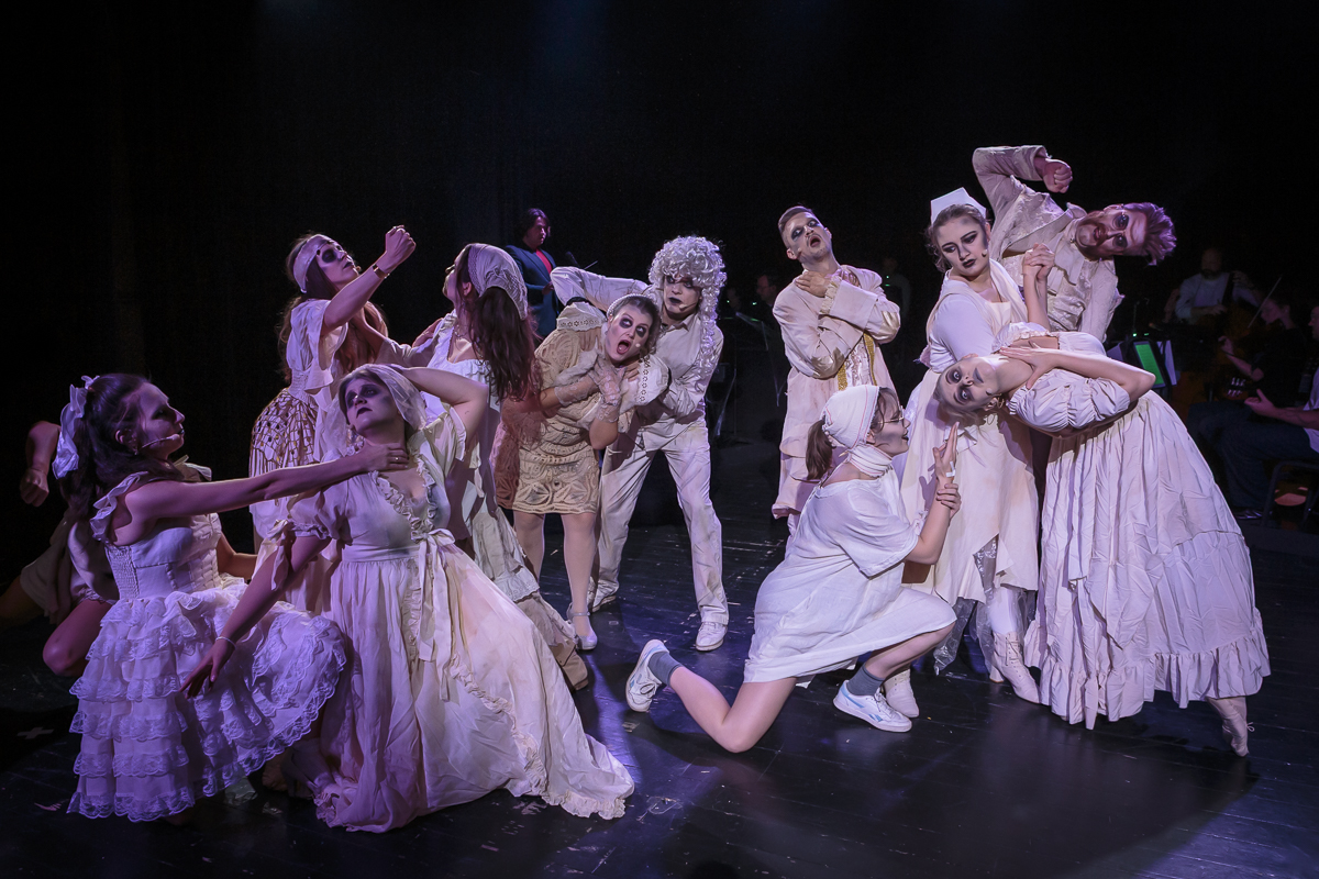 Musical The Addams Family @ CC Vredeberg, picture 10, photographed by Alex Wyckmans - FrontView Magazine