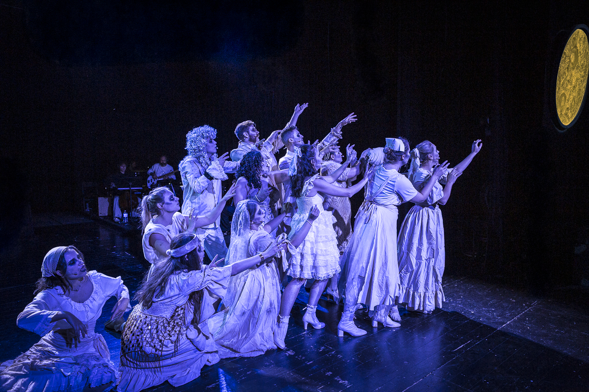 Musical The Addams Family @ CC Vredeberg, picture 11, photographed by Alex Wyckmans - FrontView Magazine