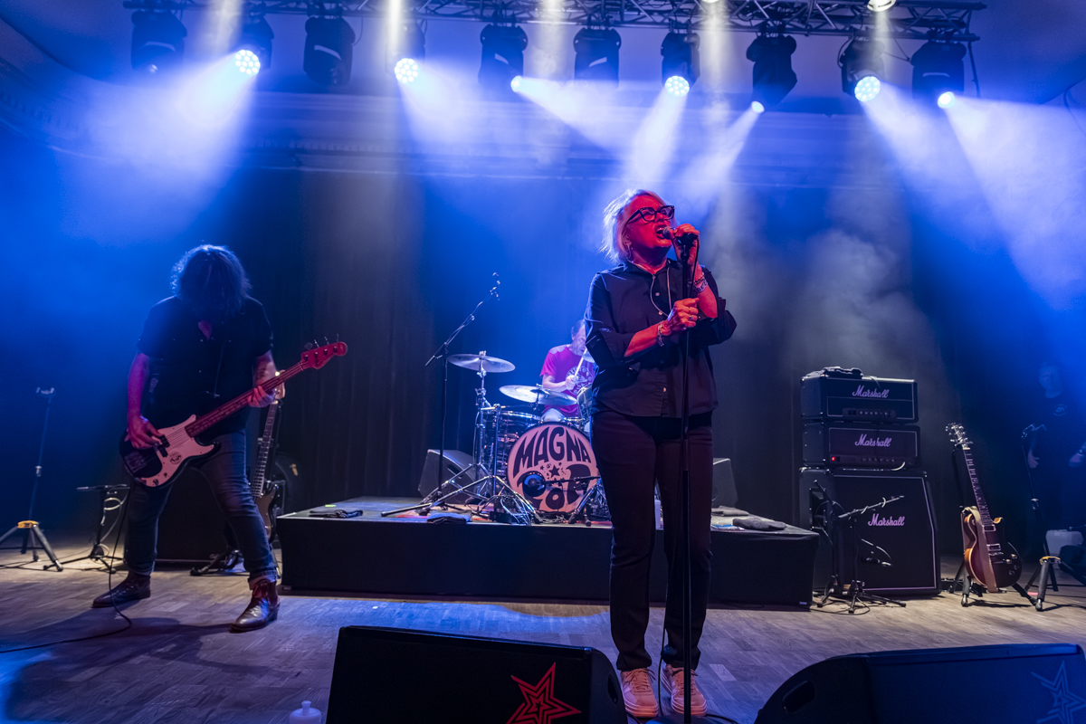 Magnapop @ De Casino, picture 9, photographed by Bart Janssens - FrontView Magazine