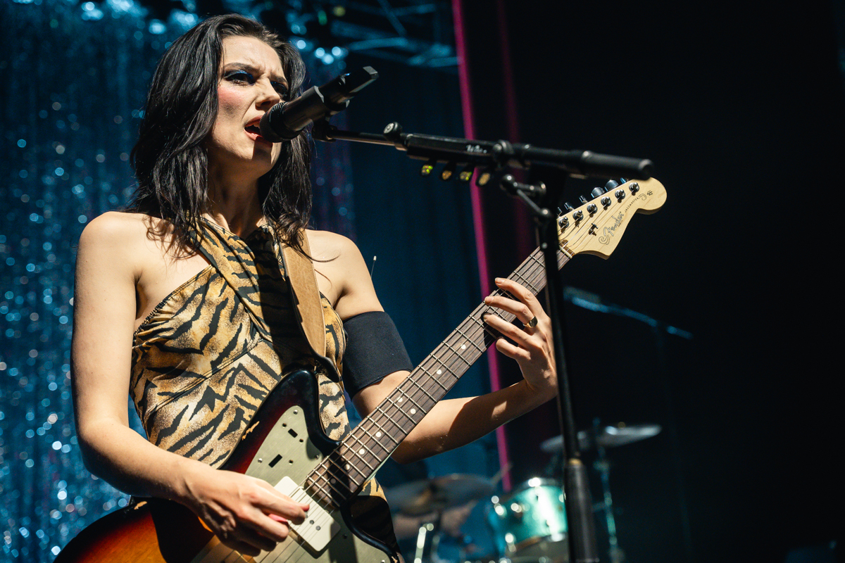 Wolf Alice @ Cirque Royal, foto 1, foto's door Jelle Meersschaut - FrontView Magazine