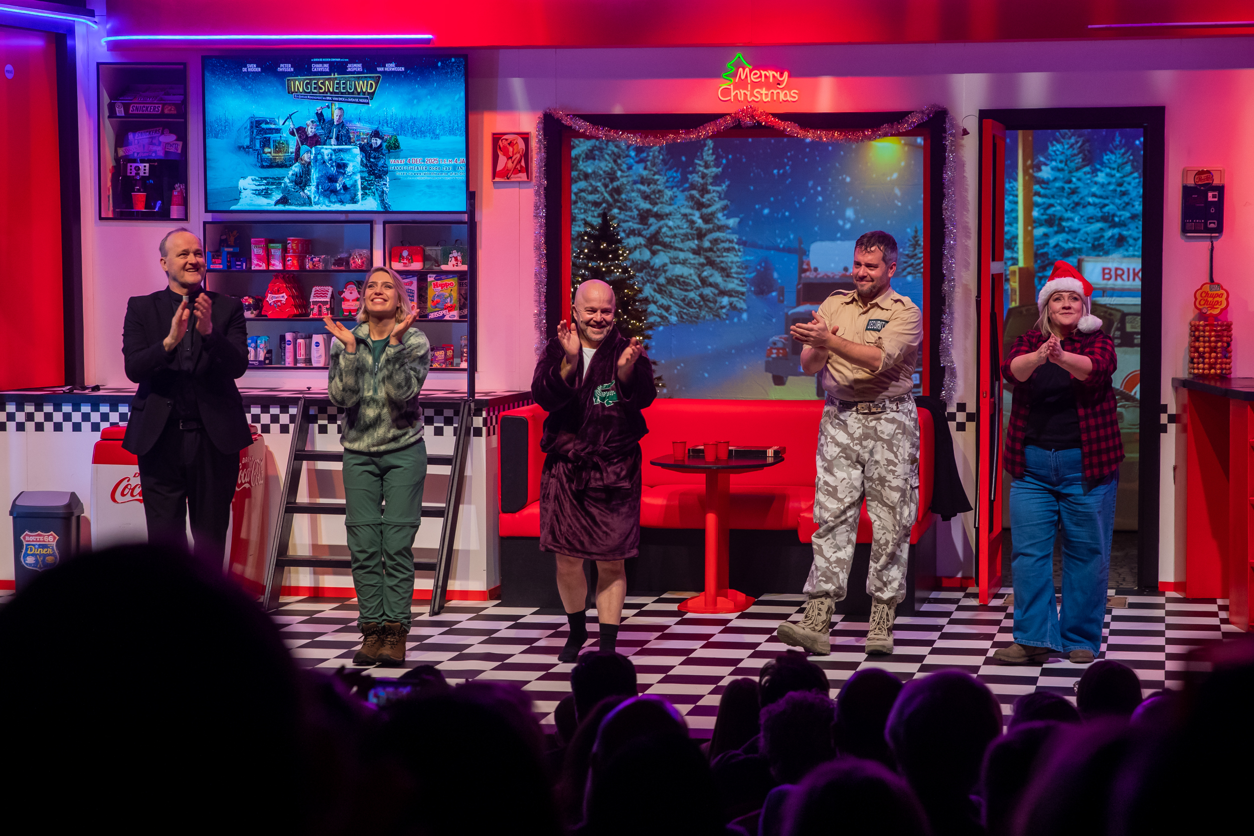 Première Ingesneeuwd @ Fakkeltheater - Rode Zaal, picture 16, photographed by Goele Bormans - FrontView Magazine
