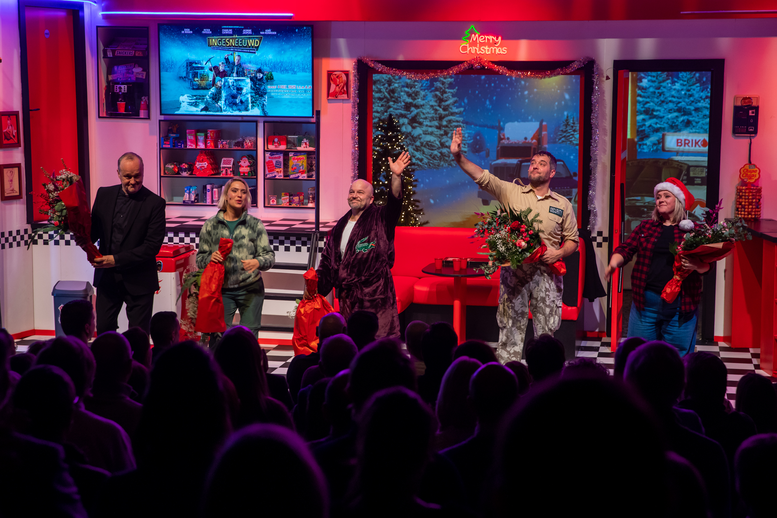 Première Ingesneeuwd @ Fakkeltheater - Rode Zaal, picture 18, photographed by Goele Bormans - FrontView Magazine
