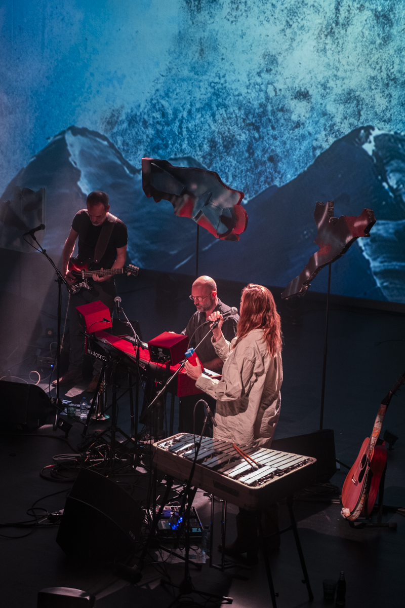 Isbells @ Arenbergschouwburg, foto 6, foto's door Tine Van Daele - FrontView Magazine