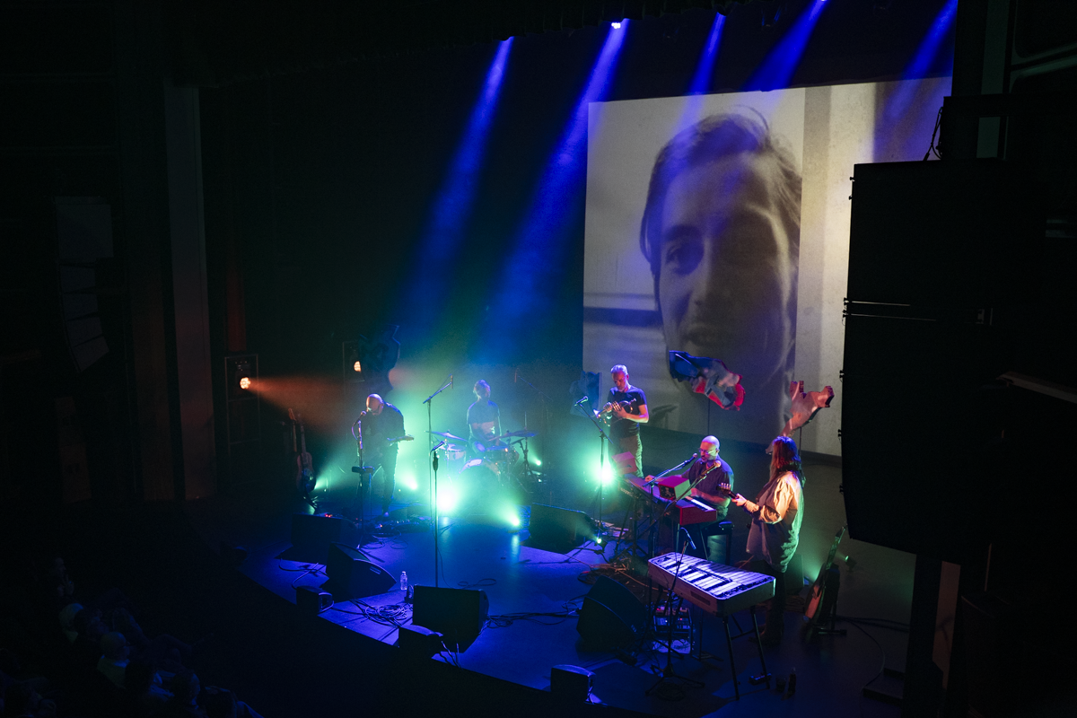 Isbells @ Arenbergschouwburg, foto 13, foto's door Tine Van Daele - FrontView Magazine
