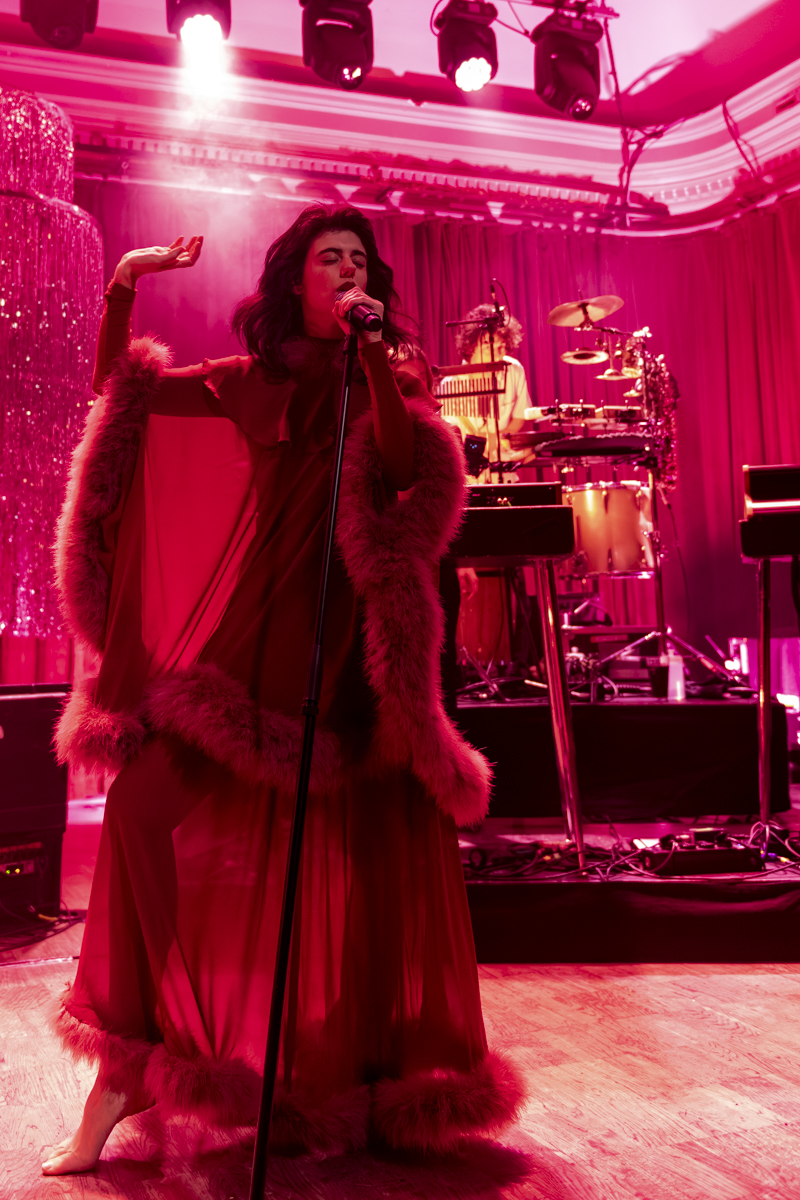Sylvie Kreusch @ De Casino, picture 4, photographed by Bart Janssens - FrontView Magazine