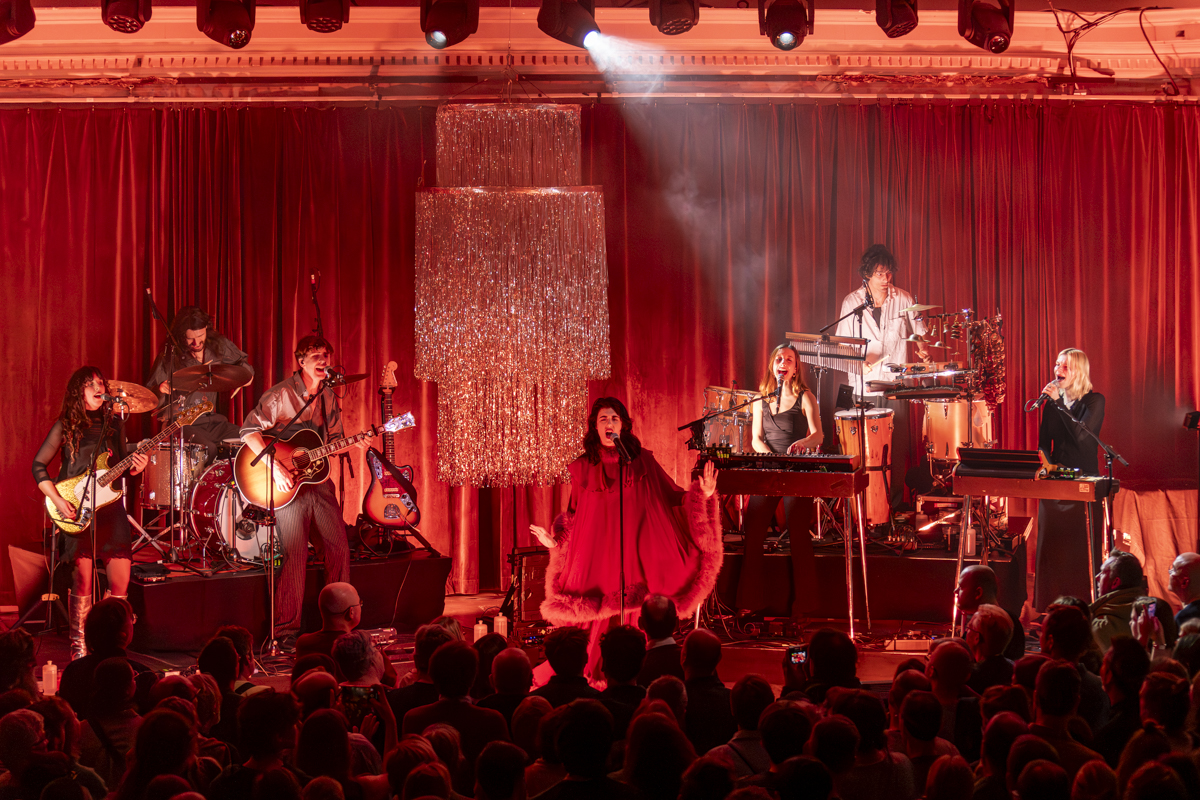 Sylvie Kreusch @ De Casino, picture 18, photographed by Bart Janssens - FrontView Magazine