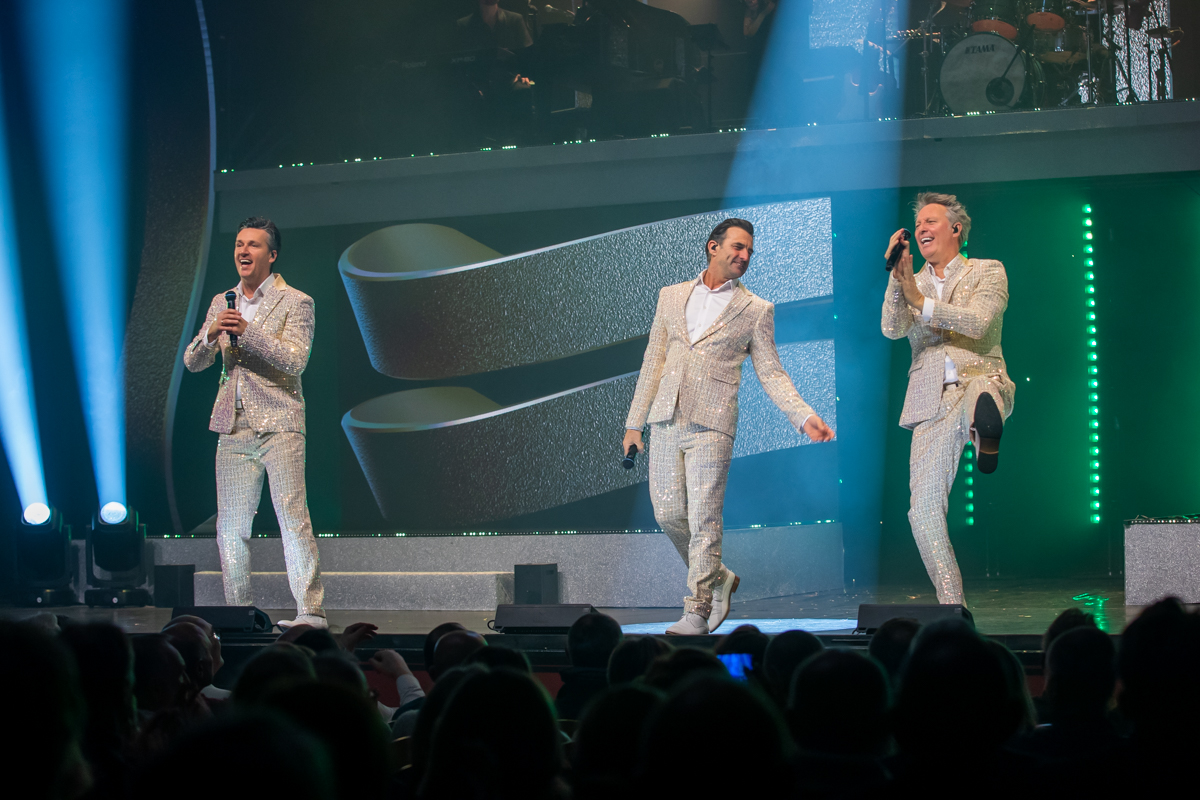 Première Winterrevue - Jubilee @ Theater Elckerlyc, picture 22, photographed by Goele Bormans - FrontView Magazine