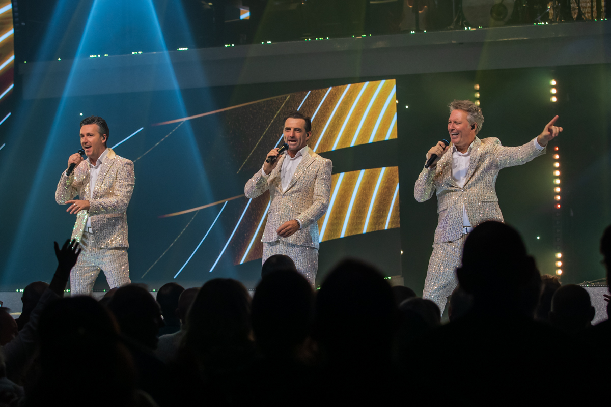 Première Winterrevue - Jubilee @ Theater Elckerlyc, picture 26, photographed by Goele Bormans - FrontView Magazine