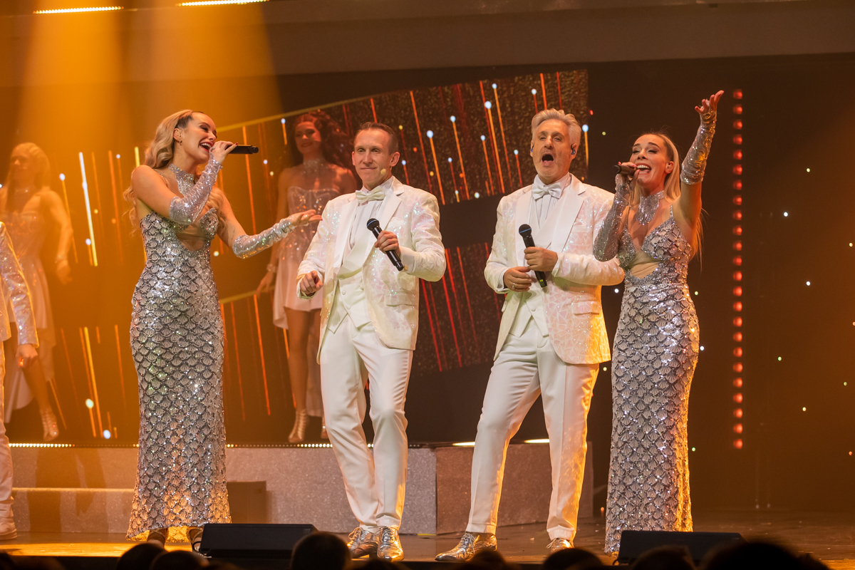 Première Winterrevue - Jubilee @ Theater Elckerlyc, picture 42, photographed by Goele Bormans - FrontView Magazine