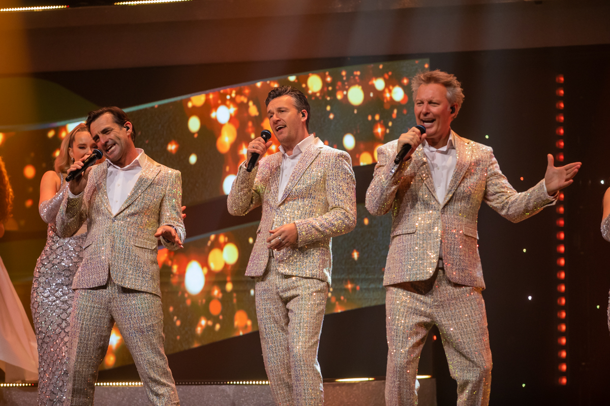 Première Winterrevue - Jubilee @ Theater Elckerlyc, picture 50, photographed by Goele Bormans - FrontView Magazine