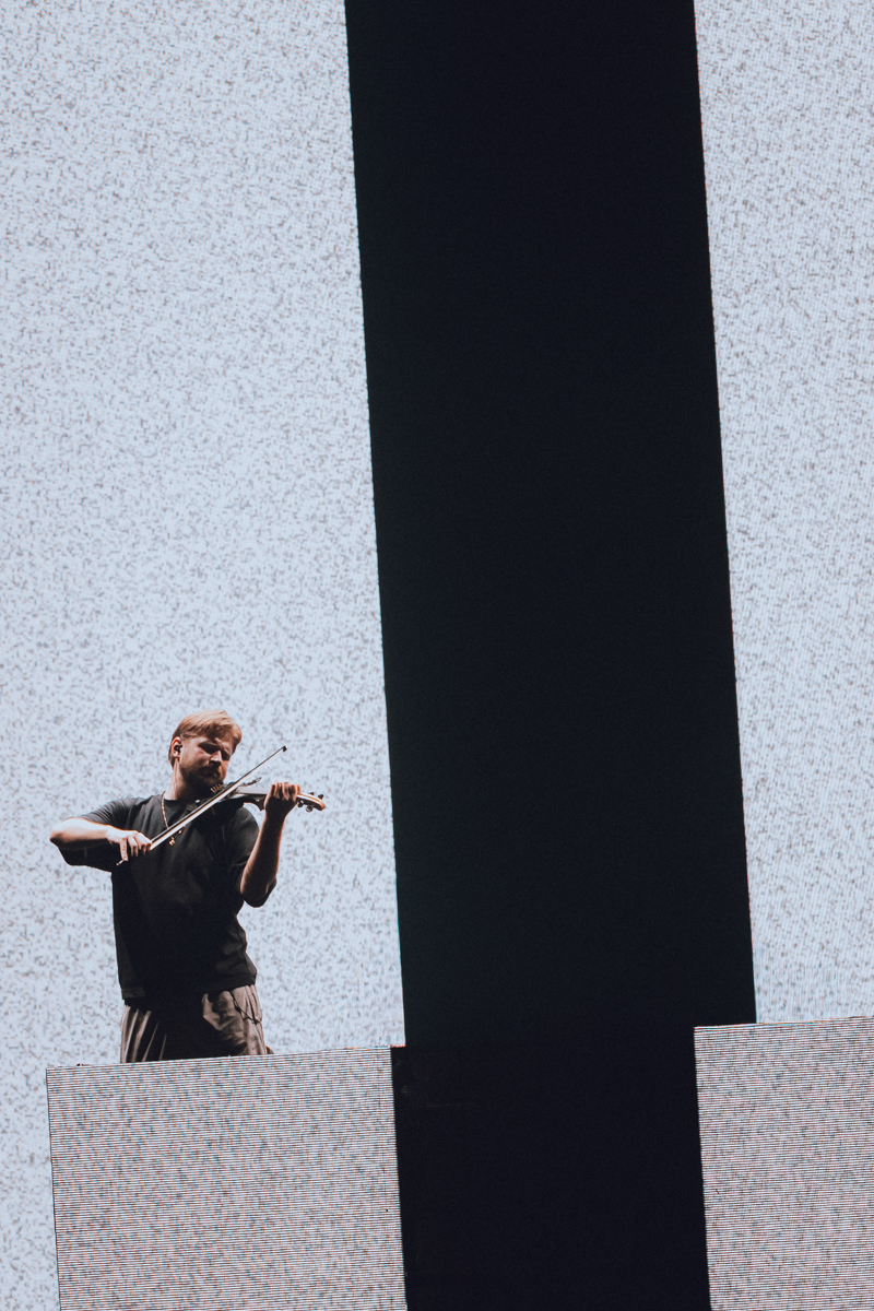 USED:LIVE @ Lotto Arena, picture 3, photographed by Simon Coppens - FrontView Magazine