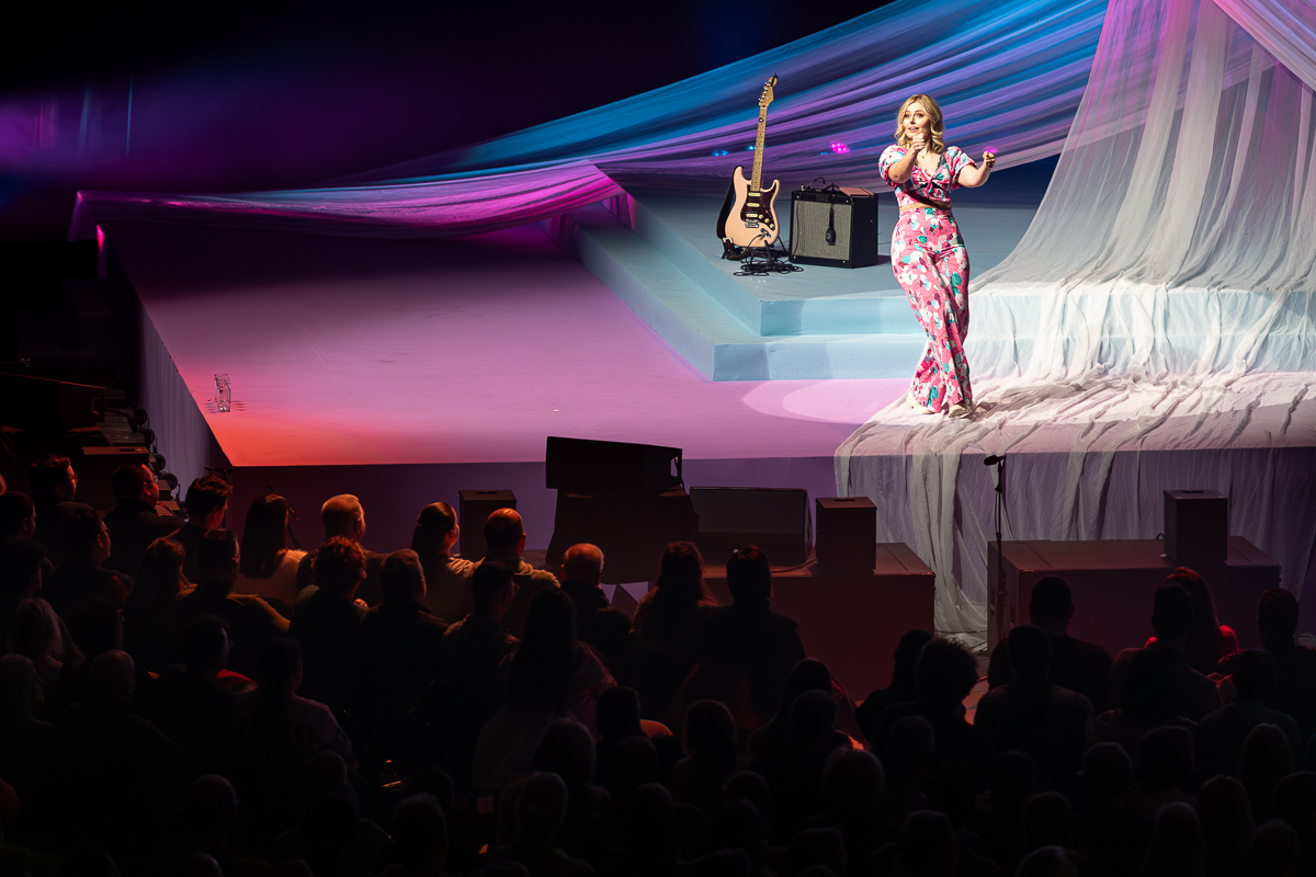 Jade Mintjens @ Lotto Arena, picture 7, photographed by Dorien Goetschalckx - FrontView Magazine