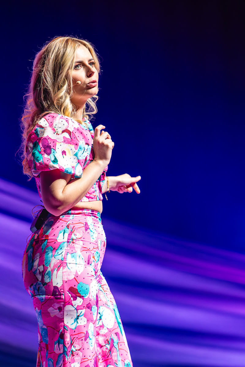 Jade Mintjens @ Lotto Arena, picture 16, photographed by Dorien Goetschalckx - FrontView Magazine