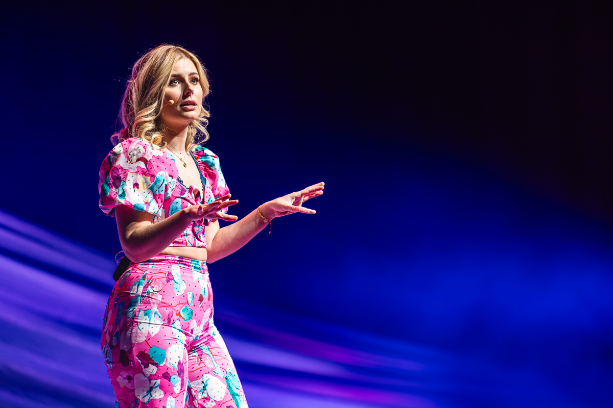 Jade Mintjens @ Lotto Arena, picture 18, photographed by Dorien Goetschalckx - FrontView Magazine