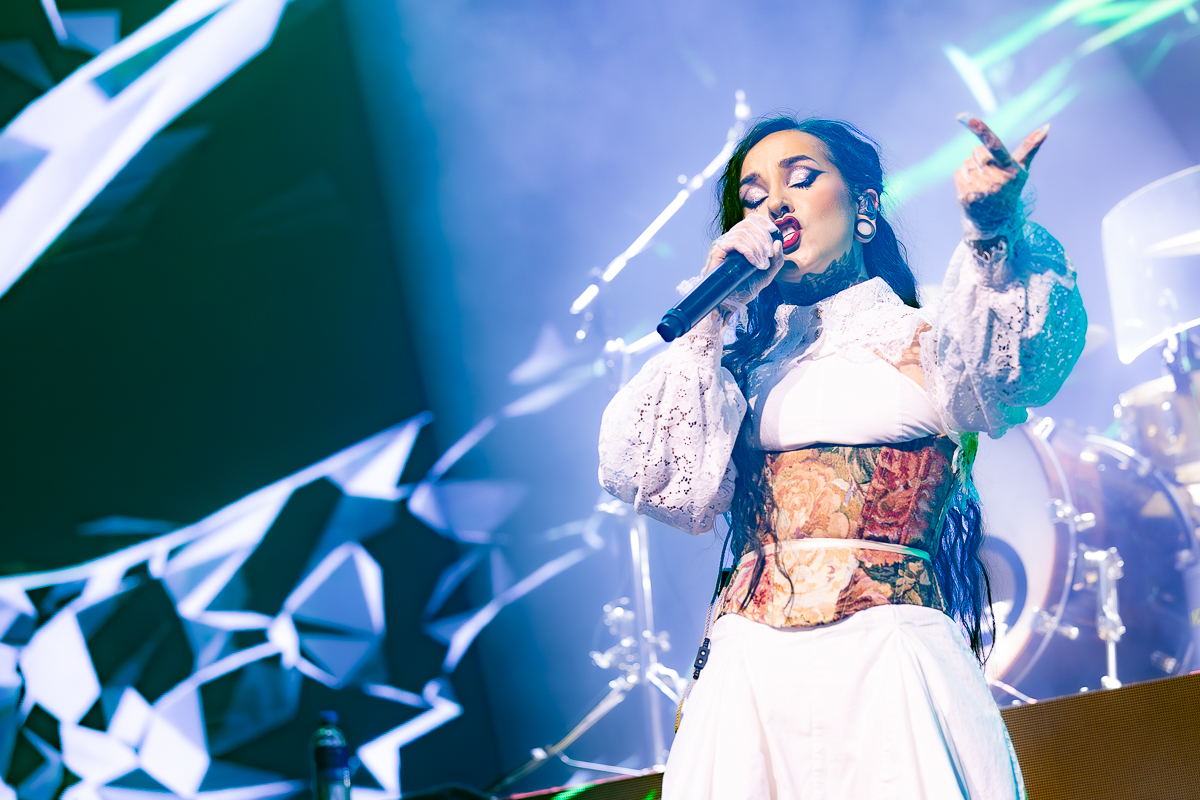 Jinjer @ 013, picture 1, photographed by Dorien Goetschalckx - FrontView Magazine