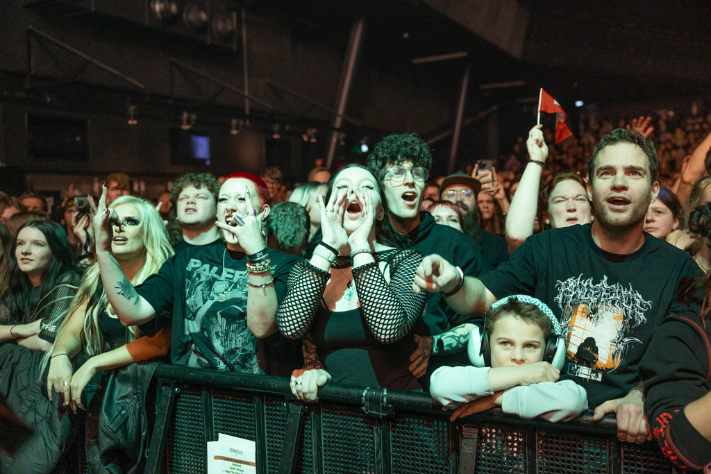 Paleface Swiss @ 013 Tilburg, picture 16, photographed by Peter Casie - FrontView Magazine