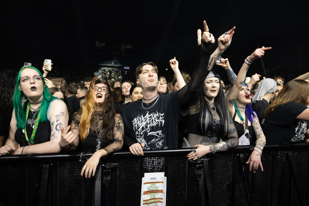 Paleface Swiss @ 013 Tilburg, picture 19, photographed by Peter Casie - FrontView Magazine