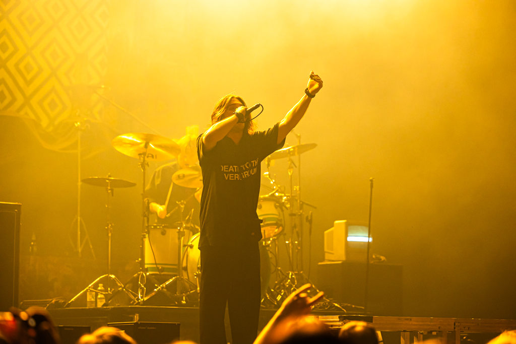 Static dress @ 013 Tilburg, picture 6, photographed by Peter Casie - FrontView Magazine