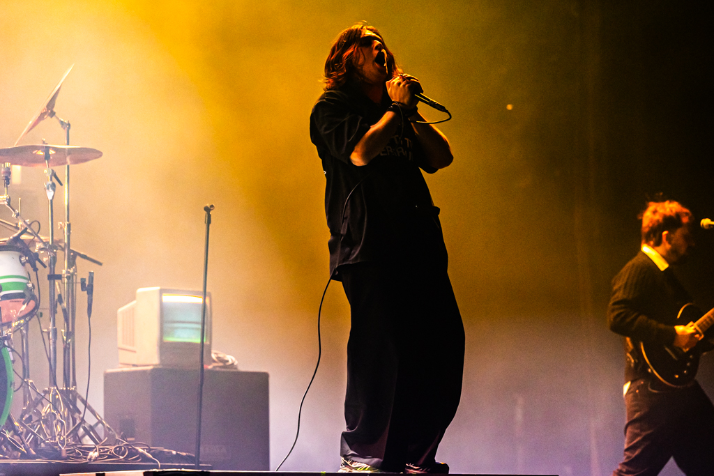Static dress @ 013 Tilburg, picture 7, photographed by Peter Casie - FrontView Magazine