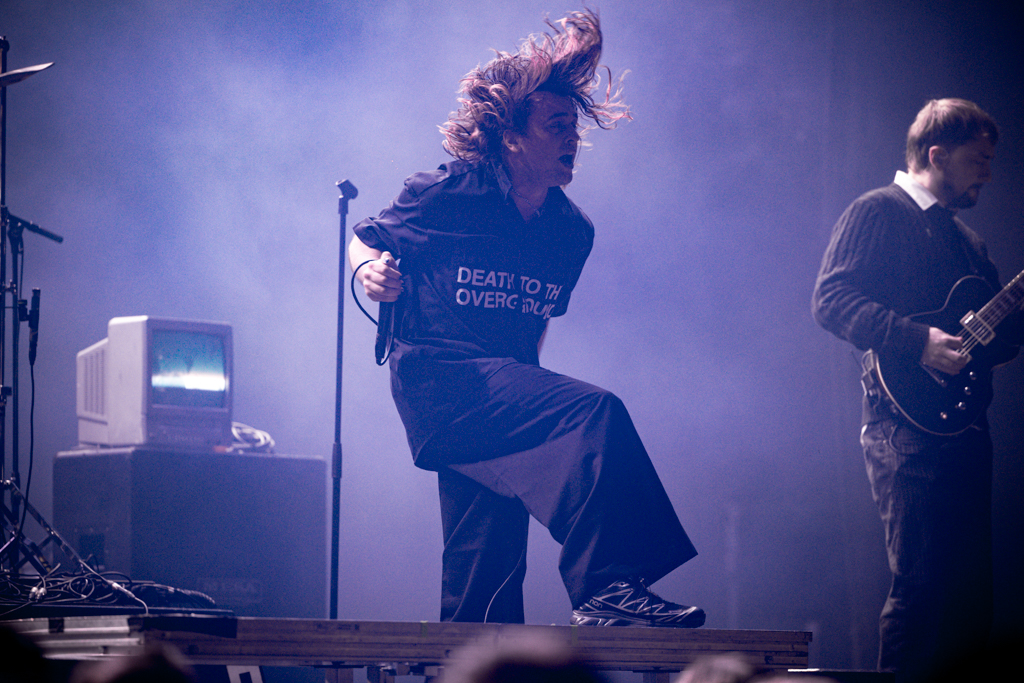 Static dress @ 013 Tilburg, picture 10, photographed by Peter Casie - FrontView Magazine