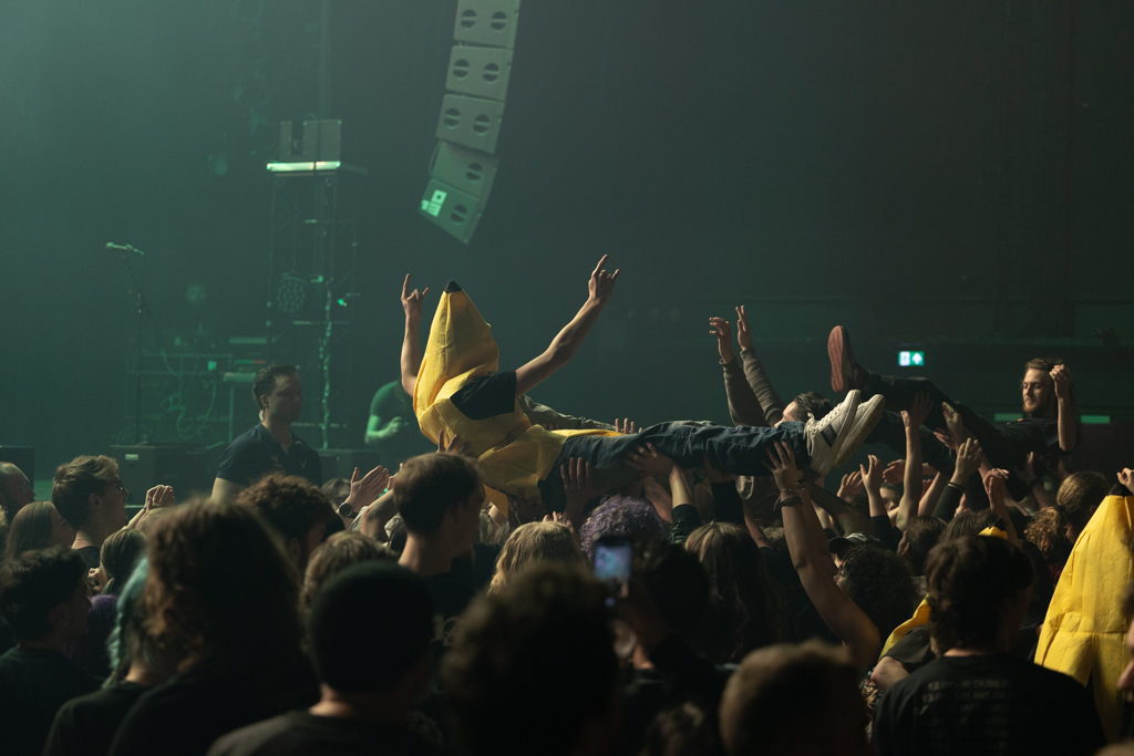 Static dress @ 013 Tilburg, picture 12, photographed by Peter Casie - FrontView Magazine