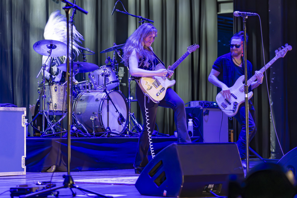Joanne Shaw Taylor @ De Roma, picture 2, photographed by dirk janssens - FrontView Magazine