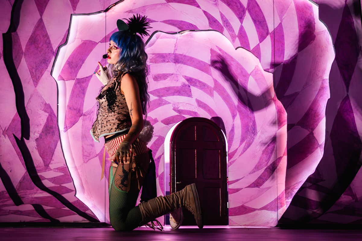 Ashnikko @ 013, picture 1, photographed by Istvan Bruggen - FrontView Magazine