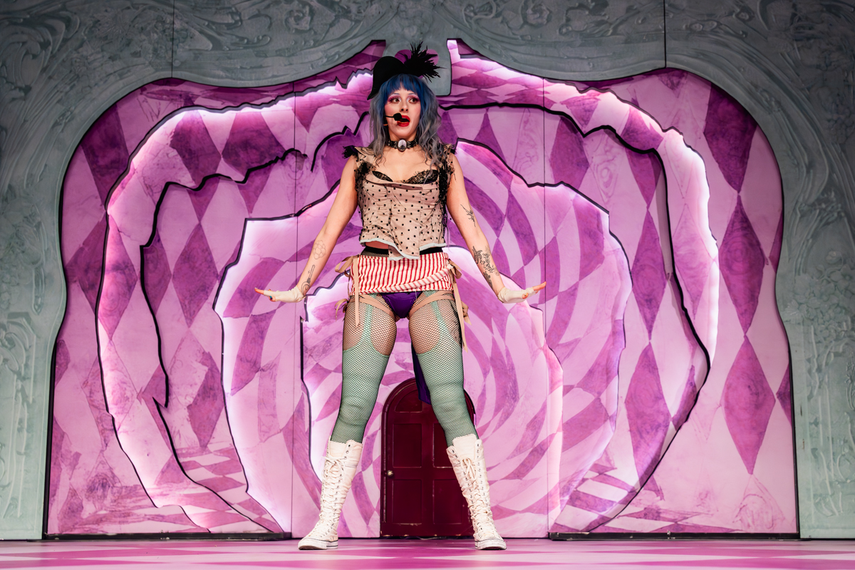 Ashnikko @ 013, picture 2, photographed by Istvan Bruggen - FrontView Magazine
