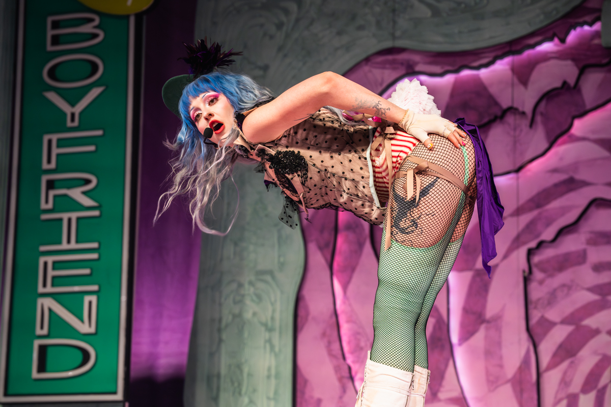 Ashnikko @ 013, picture 3, photographed by Istvan Bruggen - FrontView Magazine