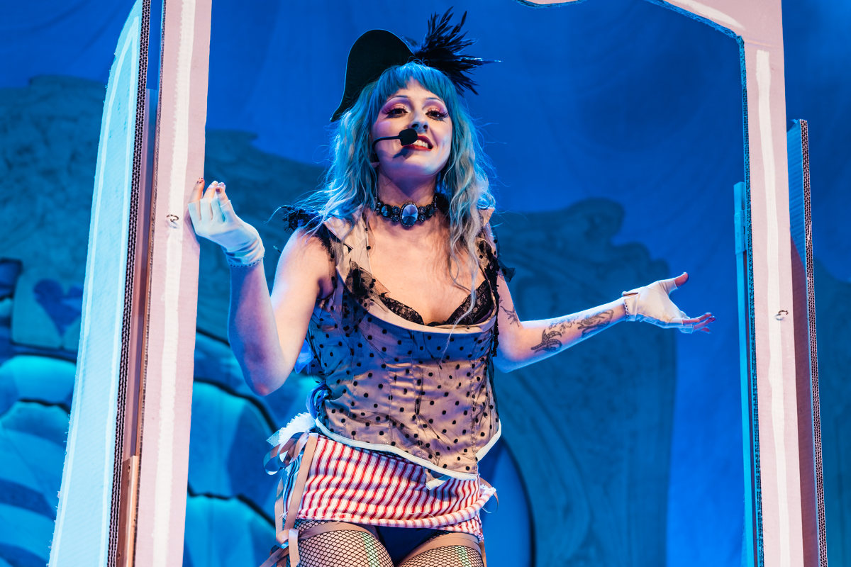 Ashnikko @ 013, picture 16, photographed by Istvan Bruggen - FrontView Magazine