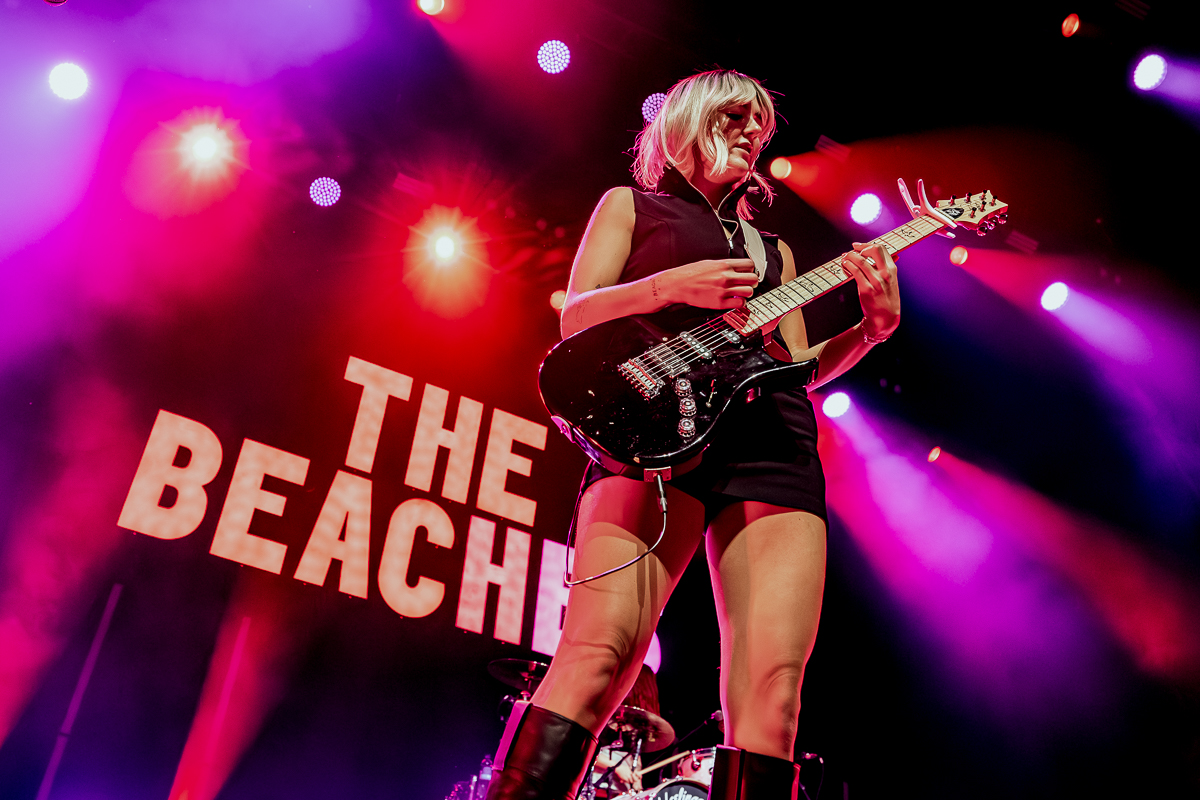 The Beaches @ 013, picture 2, photographed by Anoek Houben - FrontView Magazine
