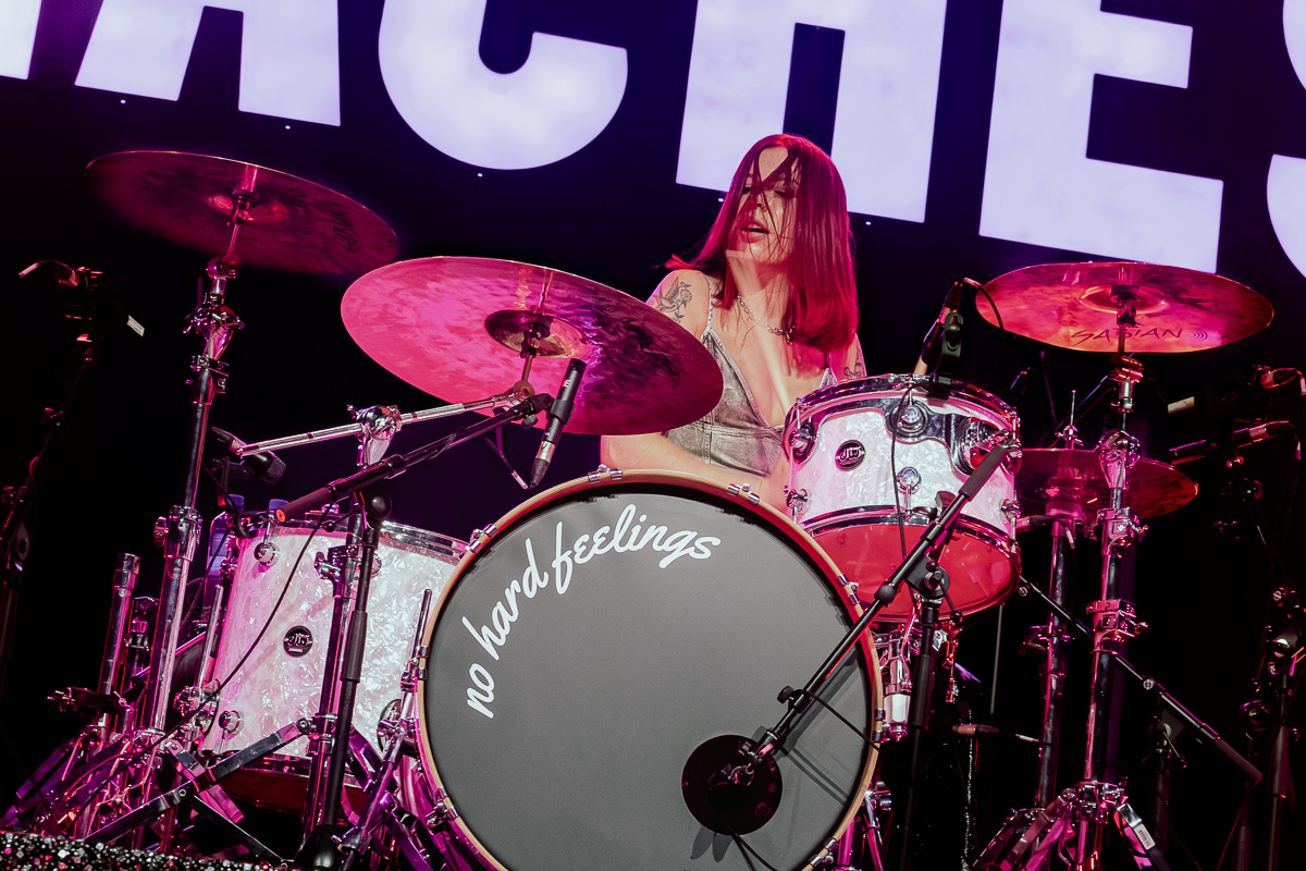 The Beaches @ 013, picture 3, photographed by Anoek Houben - FrontView Magazine