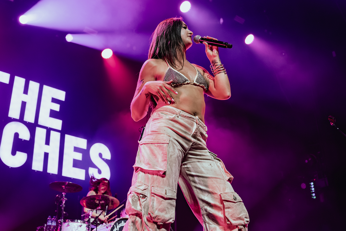 The Beaches @ 013, picture 11, photographed by Anoek Houben - FrontView Magazine