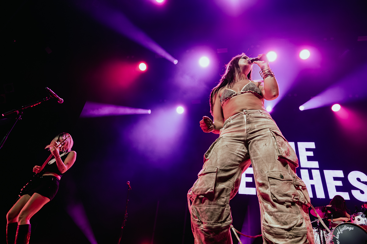 The Beaches @ 013, picture 18, photographed by Anoek Houben - FrontView Magazine