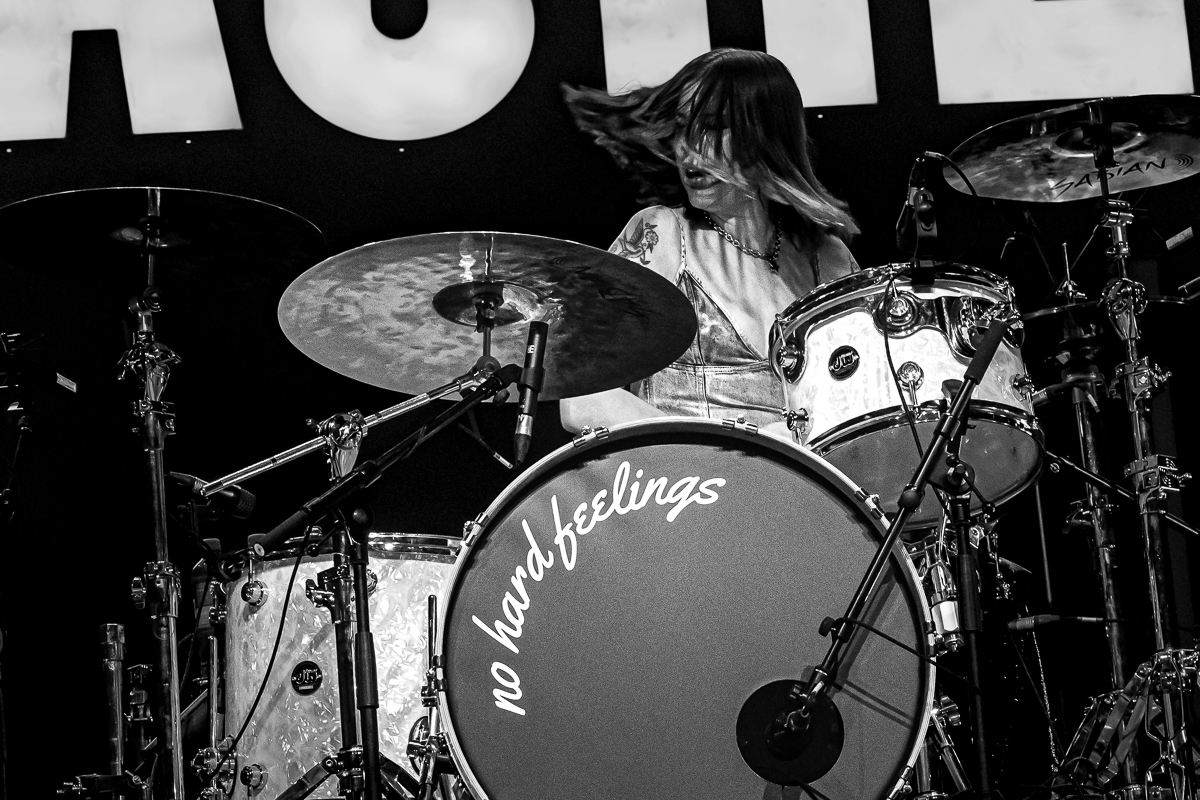 The Beaches @ 013, picture 19, photographed by Anoek Houben - FrontView Magazine