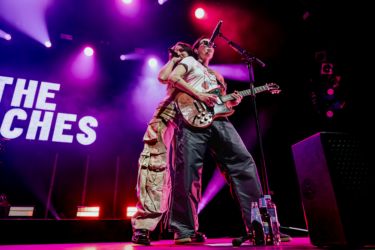 The Beaches @ 013, picture 25, photographed by Anoek Houben - FrontView Magazine