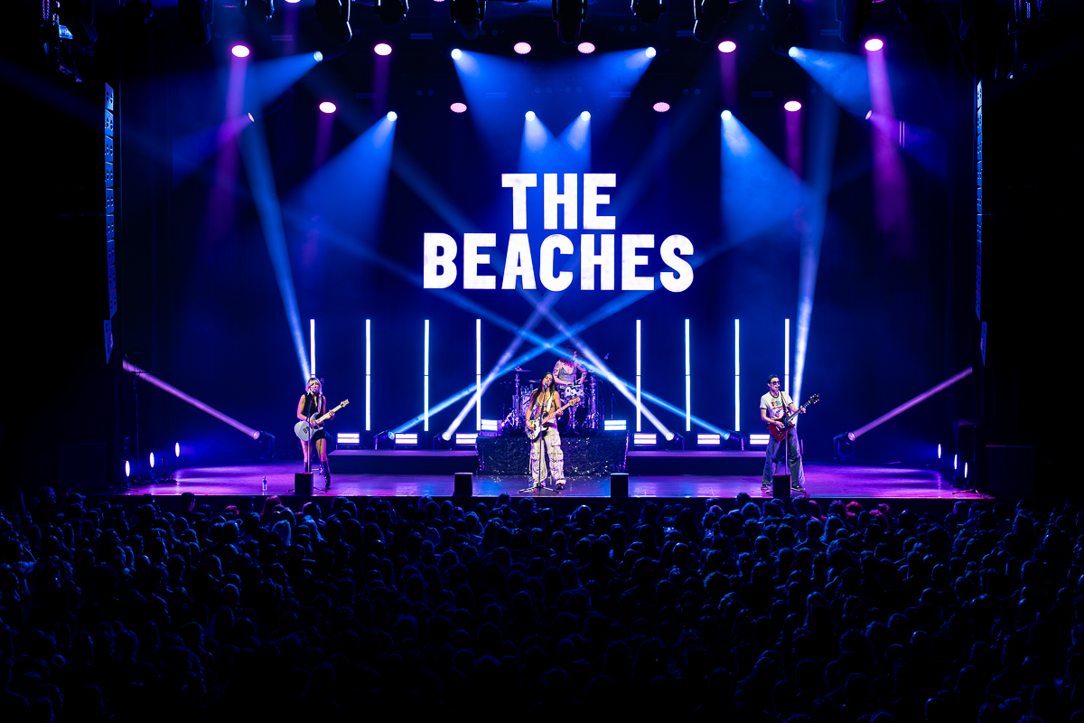 The Beaches @ 013, picture 26, photographed by Anoek Houben - FrontView Magazine