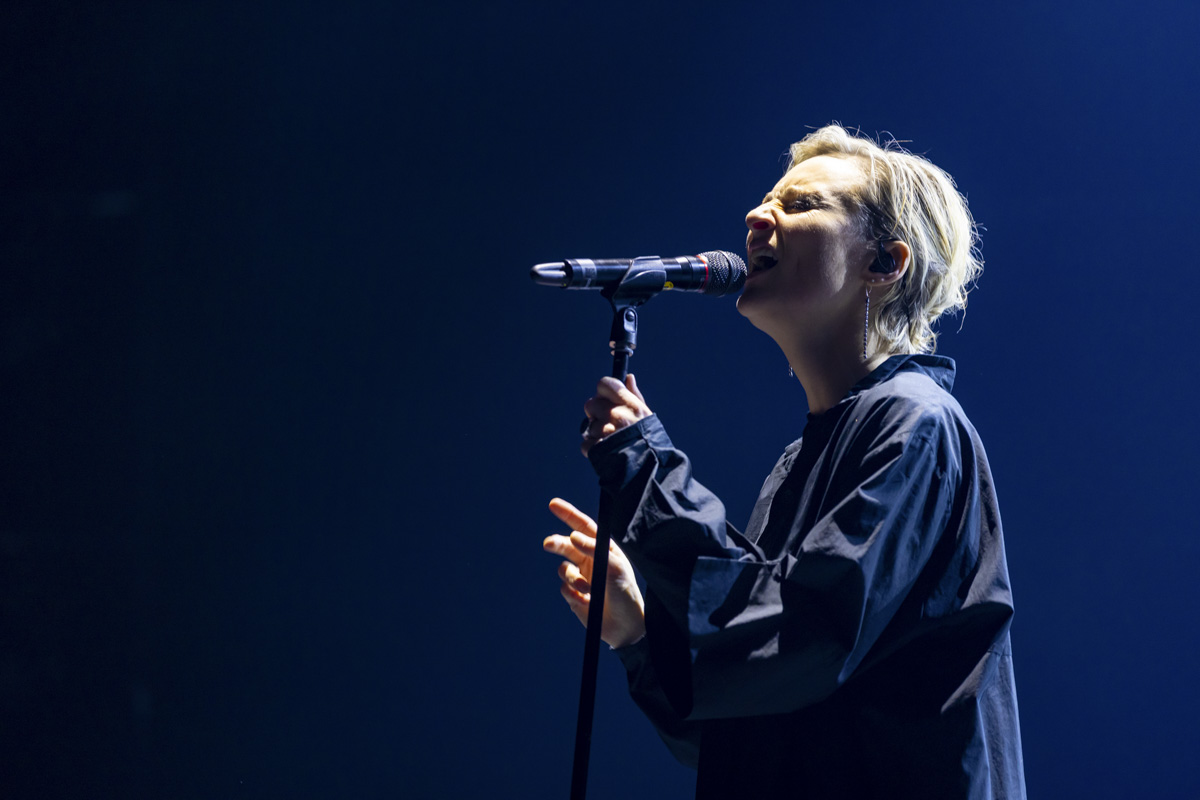 Hooverphonic @ Lotto arena, picture 1, photographed by dirk janssens - FrontView Magazine