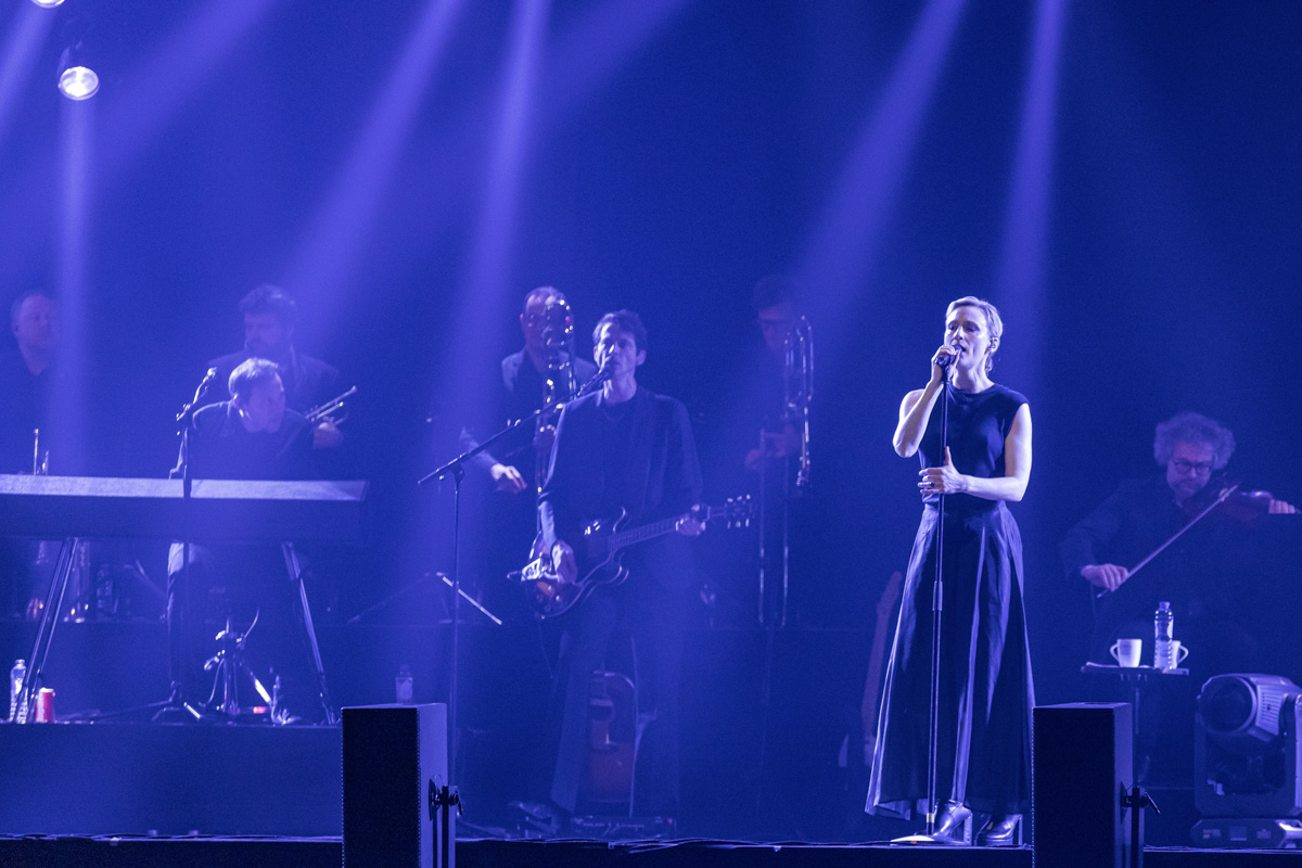 Hooverphonic @ Lotto arena, picture 6, photographed by dirk janssens - FrontView Magazine