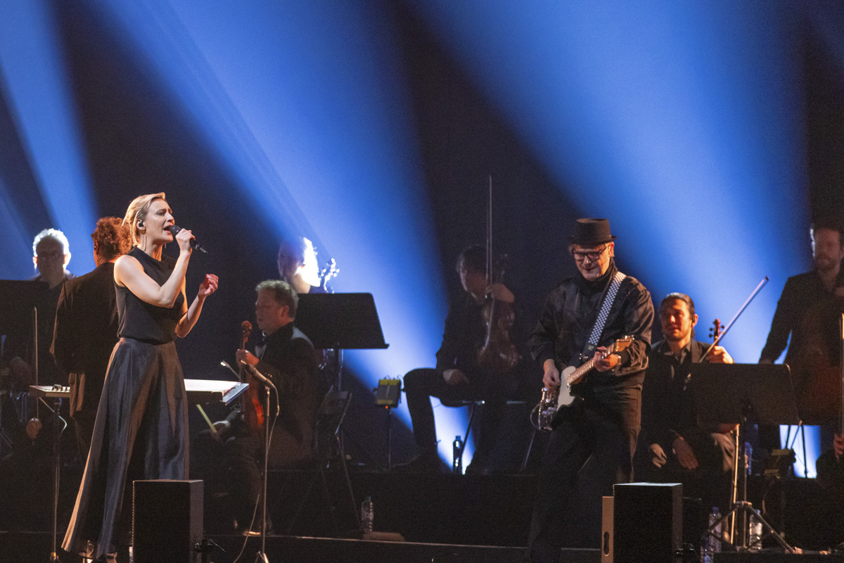 Hooverphonic @ Lotto arena, picture 7, photographed by dirk janssens - FrontView Magazine