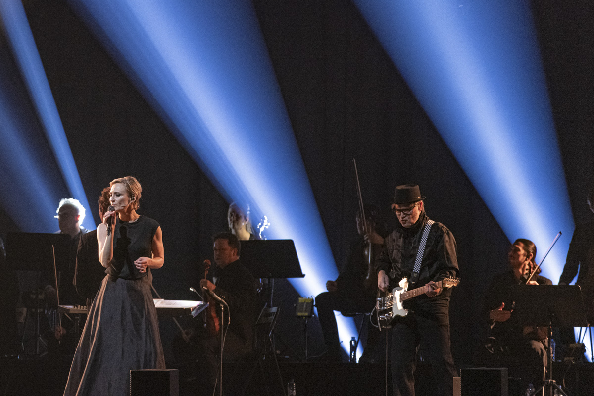 Hooverphonic @ Lotto arena, picture 8, photographed by dirk janssens - FrontView Magazine